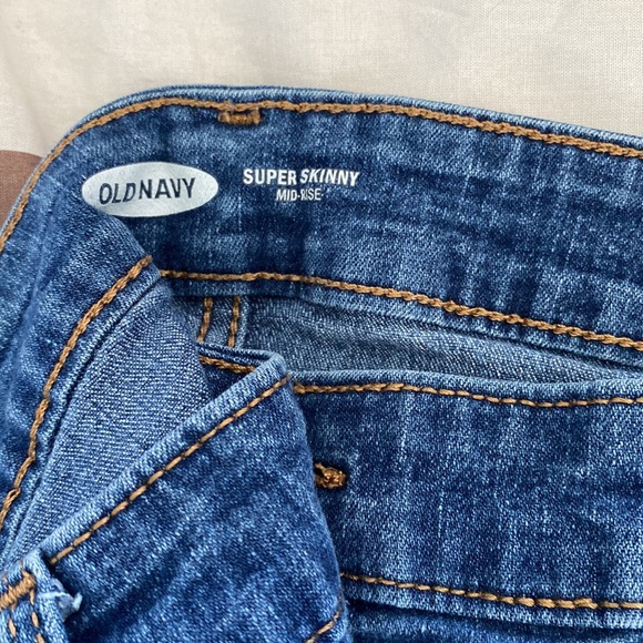 Old Navy Super Skinny Jeans - Picture 2 of 2